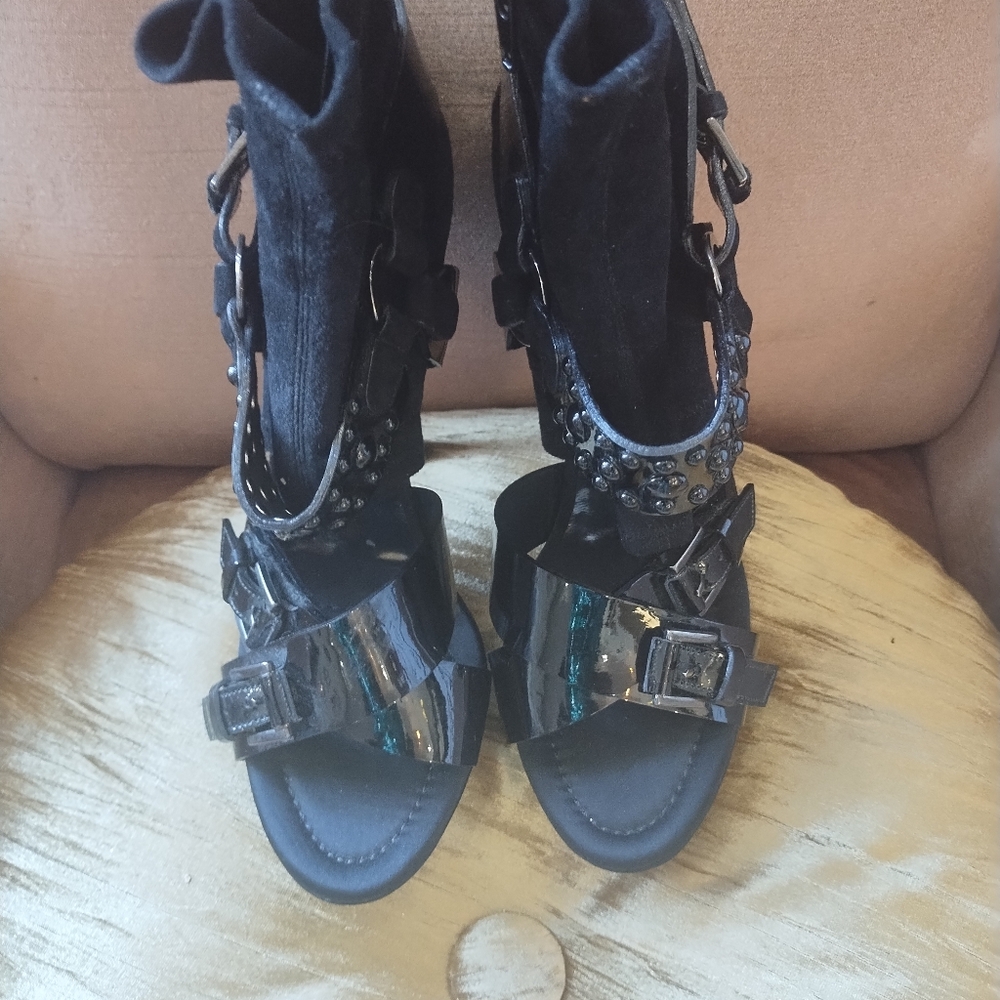 Shoes - Picture 2 of 12
